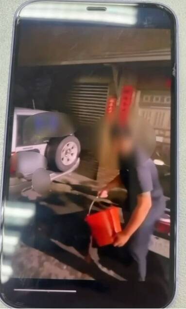 雙北按摩店遭人「潑漆、潑屎、丟蛇」 警方執行第三波搜索揪出「接單者」