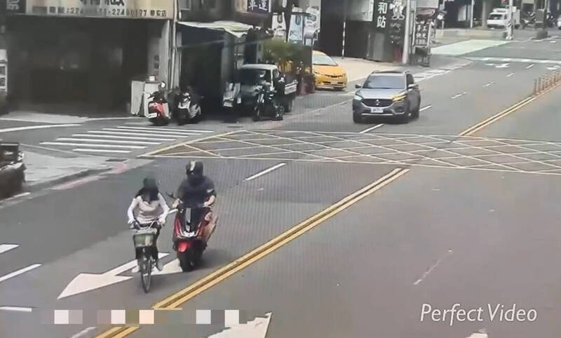 單車婦人「鬼切」雙黃線害藝人柯龍撞車 竟嗆「怎麼不自己躲開」