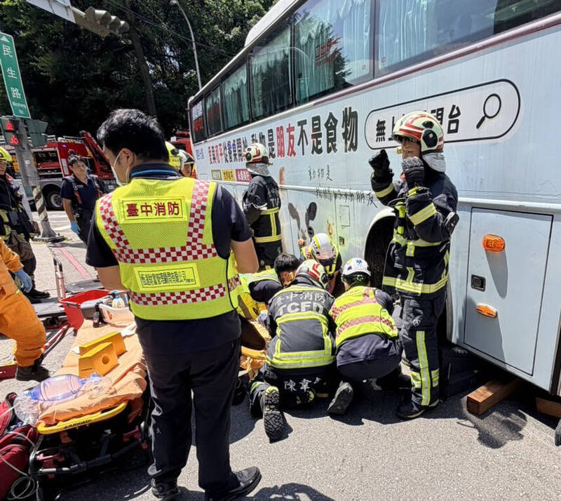 新加坡婦遊台中遭客運輾過 多處骨折、缺氧性腦傷仍命危