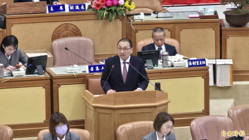 侯友宜最後一次報告預算 歲出增加主因免費營養午餐、敬老卡擴大