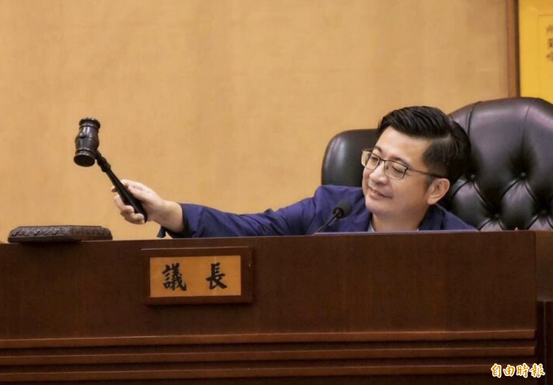 謝典霖及父母涉賄被收押 張育萌:謝家沒了縣長 連議長都保不住