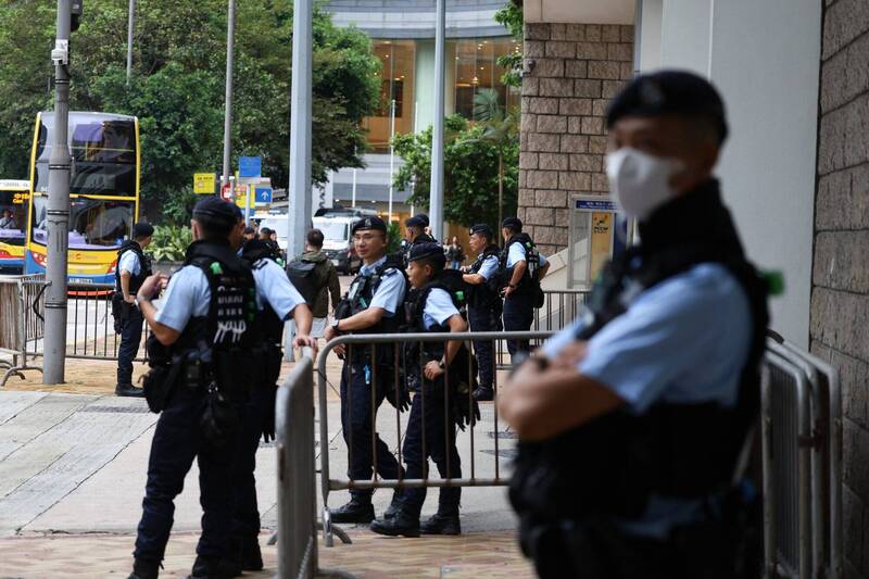被割頸仍奮勇追嫌! 30歲港警癱瘓21年離世 妻:絕不原諒行凶者