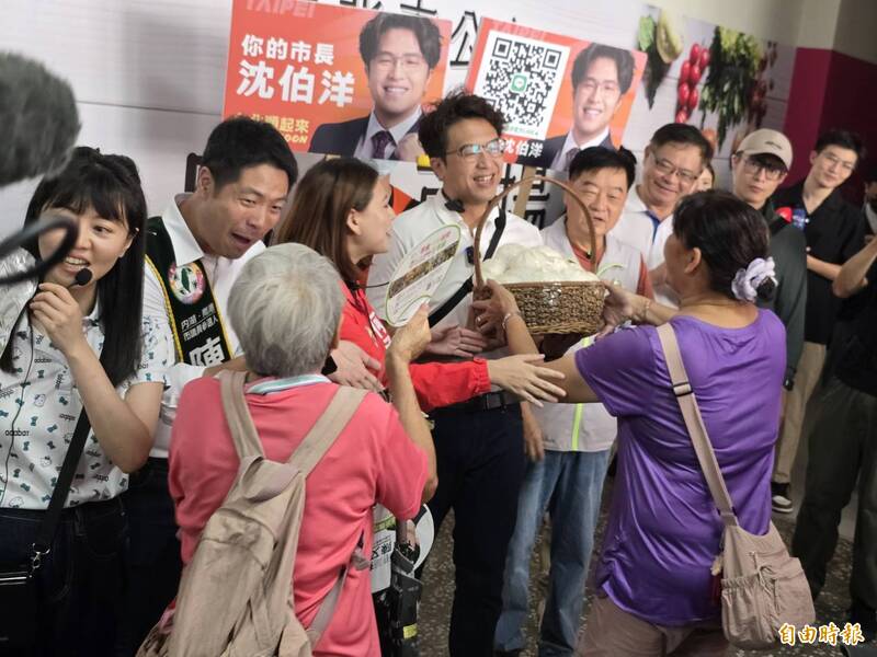 沈伯洋金仲獎致詞、蔣萬安台下喊凍蒜?本人大器回應