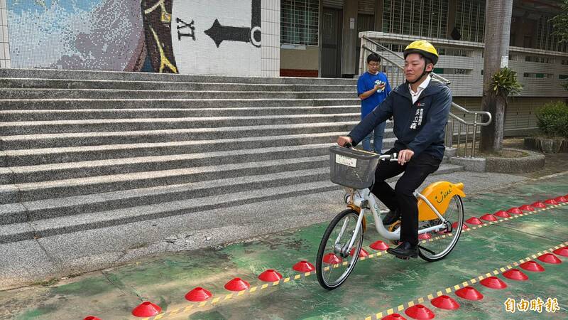 高雄推動學生安全駕駛 光華國中自行車路考過關再上路