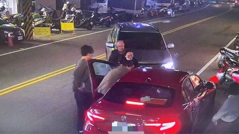 開百萬「愛快羅密歐」現身收款! 高調車手竹市落網