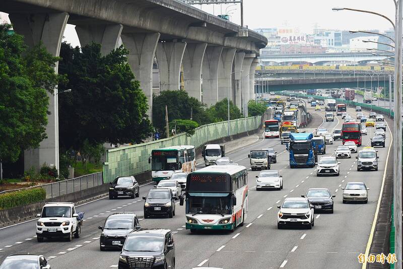 公路客運延齡駕駛開車時段放寬!不限06:00~18:00 年底上路