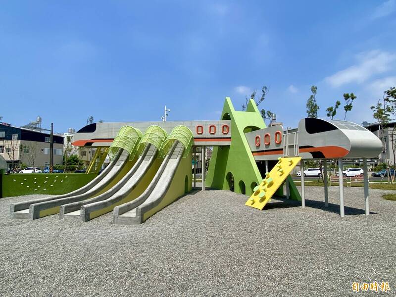 高雄高鐵主題公園開放 車廂溜滑梯成親子新熱點