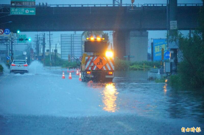 林邊必淹路段集中高速公路下 水退慢將墊高30公分