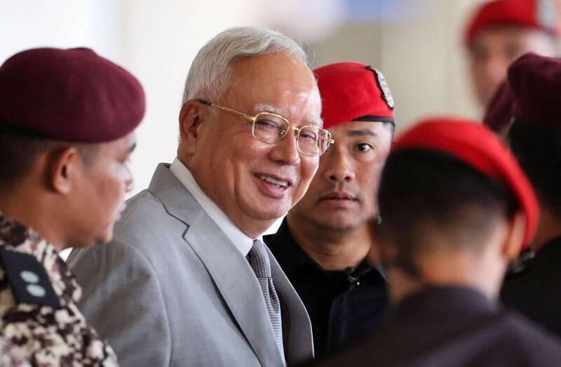 馬來西亞前首相納吉涉貪判6年 獲准繳3.9億罰金轉居家服刑