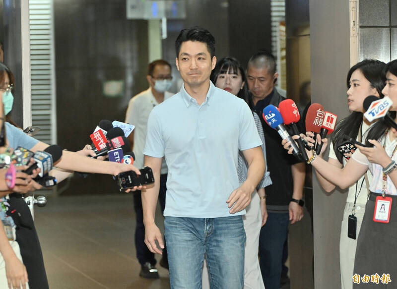 蔣萬安哈佛演講卡詞切中文！孟買春秋諷：不是英文差是沒料