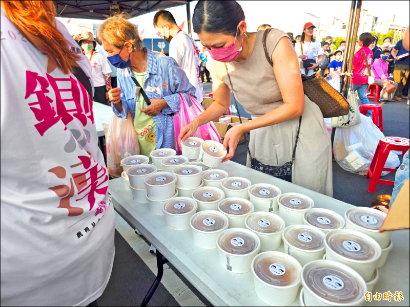 烤雞油飯…配野台戲 鍘美藝術節 安平開鑼