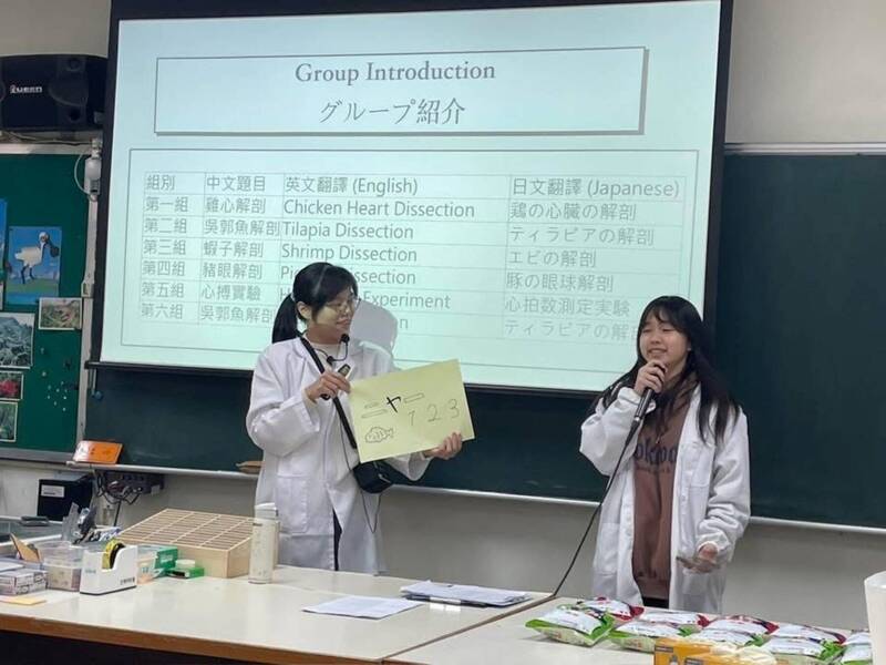 雙語生活化學習 高中生用英語講養豬、人體實驗和舞蹈