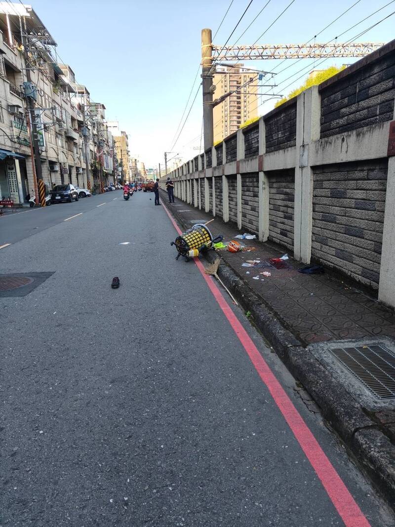 新北女清潔隊員工作中遭機車狠撞 彈飛40公尺遠傷重不治