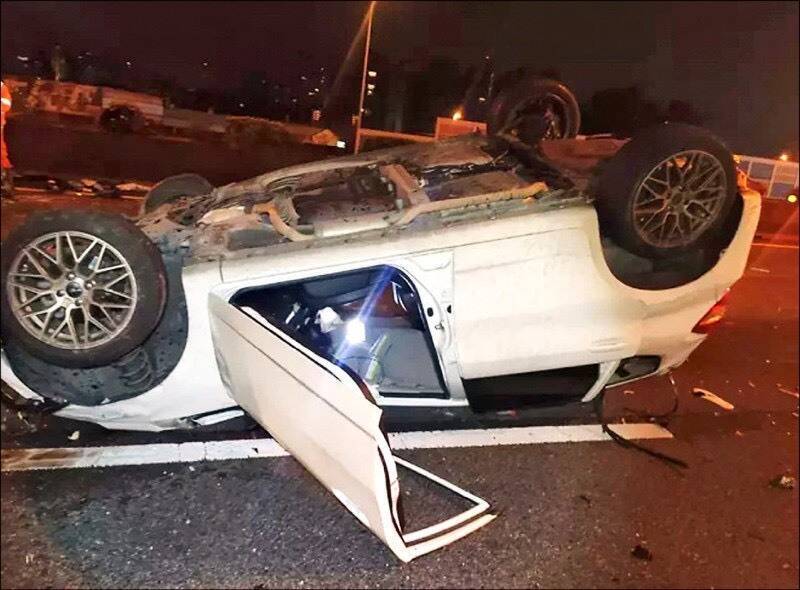 元凶找到了!21歲小情侶國道翻車噴飛 「接連多車輾壓」雙亡