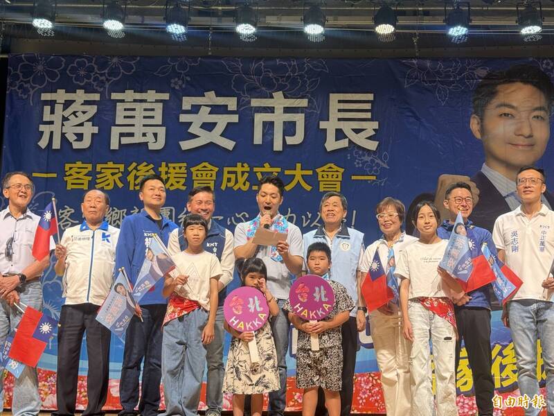 蔣萬安又當讀稿機 盯「A4大小講稿」客語致詞