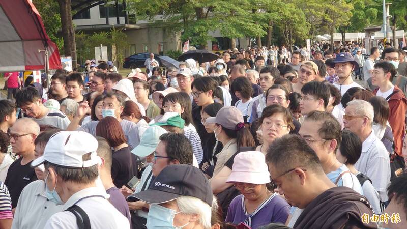 「鍘美」第2晚觀眾爆棚 「衝進場」油飯20分鐘搶光「像在做滿月」