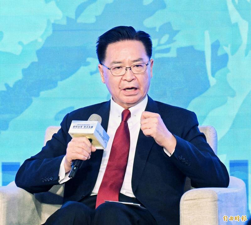 「2026總統府全社會防衛韌性國際論壇－韌性台灣 民主永續」19日舉行，「爐邊談話:我們準備好了嗎？」，圖為國安會祕書長吳釗燮。（記者方賓照攝）