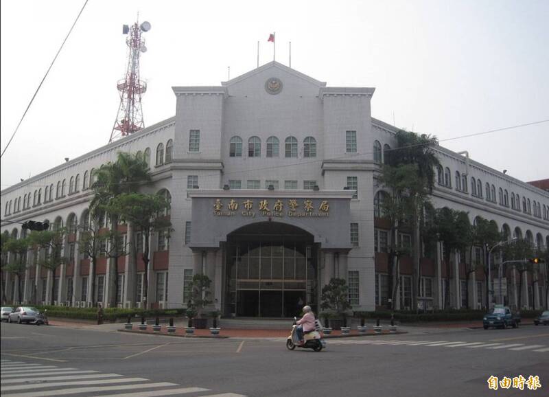 扣牌剛騎上路又被抓! 阿伯怒檢舉警「侵占」