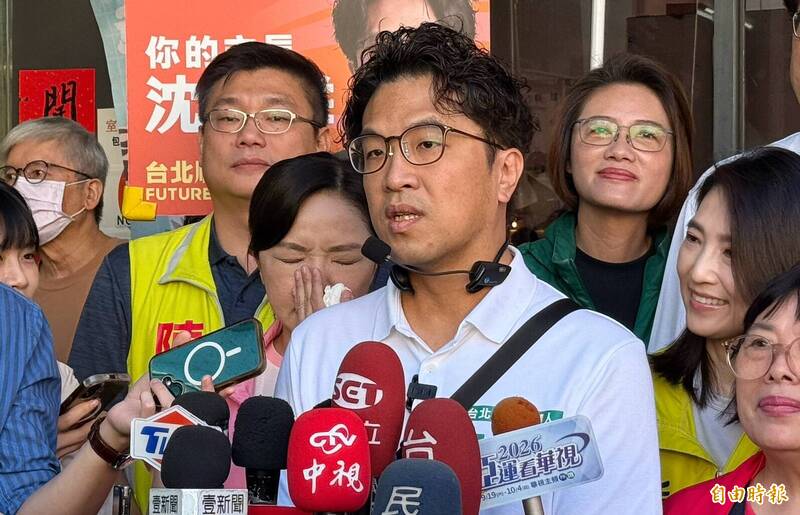 攤商貼標語被關切 沈伯洋:不擔心表態、較擔憂北市府法律專業