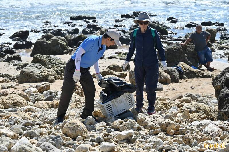 墾丁國家公園秋冬淨灘 逾35團體清出近900公斤海廢