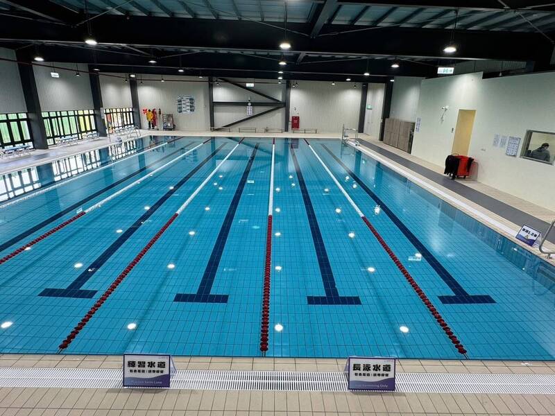 高雄興達港海創泳池民眾敲碗6水道全開 增溫水全年游