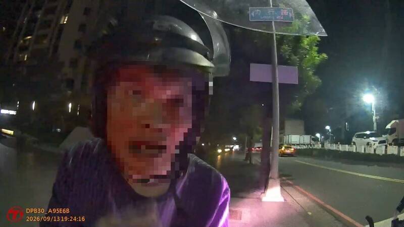 通緝犯無照又毒駕闖紅燈拒檢逃 高雄女警攔查再吞19張罰單