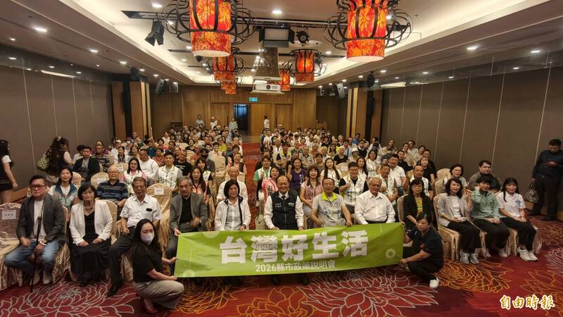 民主進步黨「台灣好生活」2026縣市政策說明會，今（20）日移師花蓮舉行，由花蓮黨部主委陳景豊等人，接力向市民報告中央政府對花蓮的支持與照顧。（記者王錦義攝）