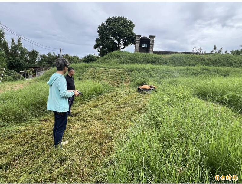 戶外區域占9成 台南山上水道引進機器人割草機
