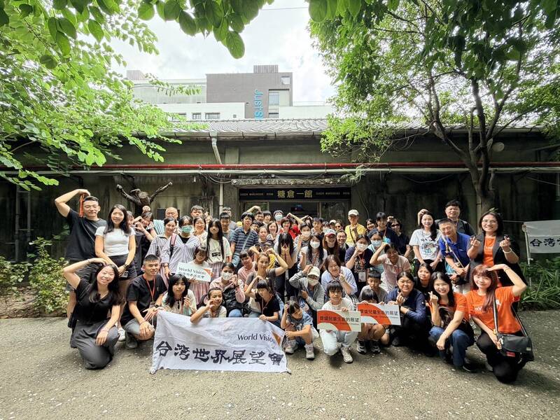 不再只是照片和名字 18組資助人與孩子相見歡