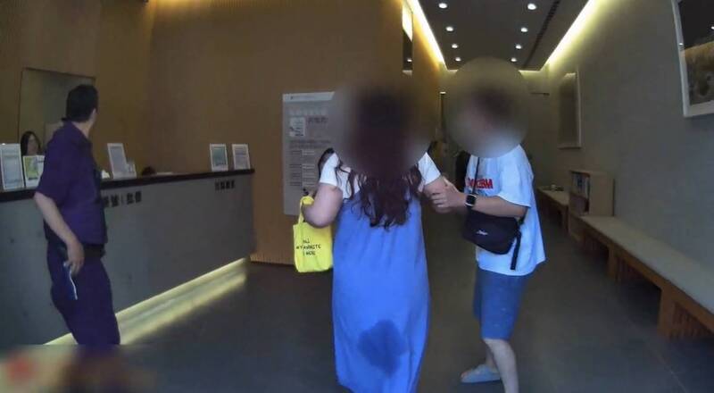孕妻羊水破裂遇塞車 高雄警開道5分鐘送醫