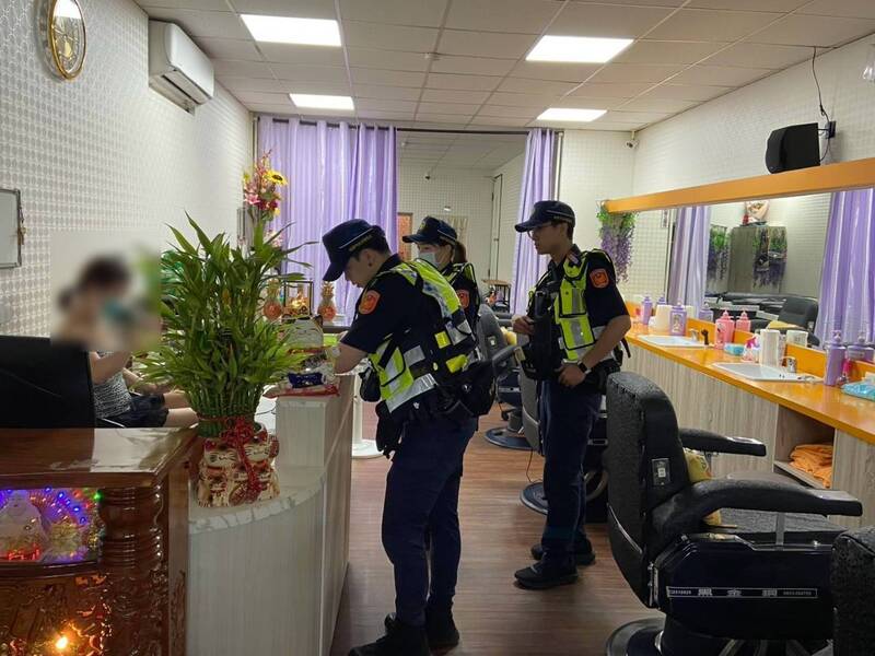 平鎮警雷霆掃蕩淨化選前治安 加強臨檢治安顧慮場所