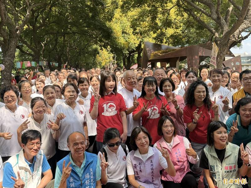 謝典霖父子收押後首現身!謝衣鳯「不了解過程」:盼還家人清白