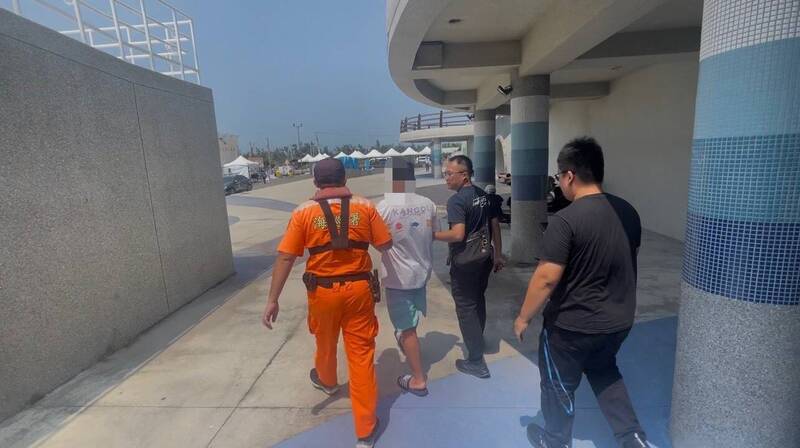 嘉義外傘頂洲超夯 海巡連2天逮捕衝景點的通緝犯