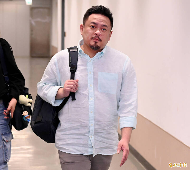 勞動部長洪申翰今晚搭機前往中國南京，出席21、22日舉行的APEC人力資源發展部長級會議。（記者朱沛雄攝）