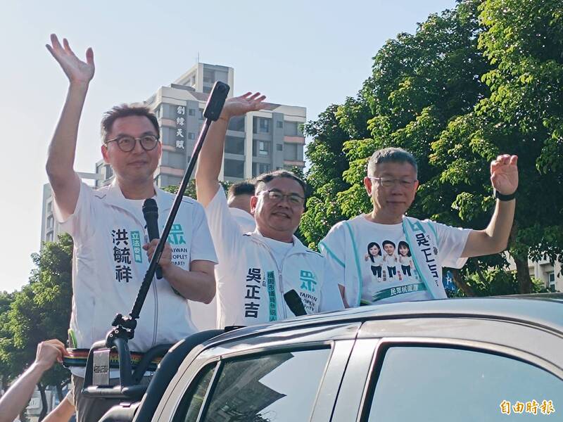 「阿北」陪吳正吉車掃平鎮拜票 吃蛋捲冰淇淋和支持者合照
