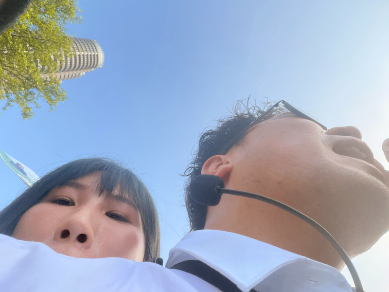 前空姐參選人「近距離貼貼」沈伯洋挨批逾矩 沈伯洋溫暖回應!