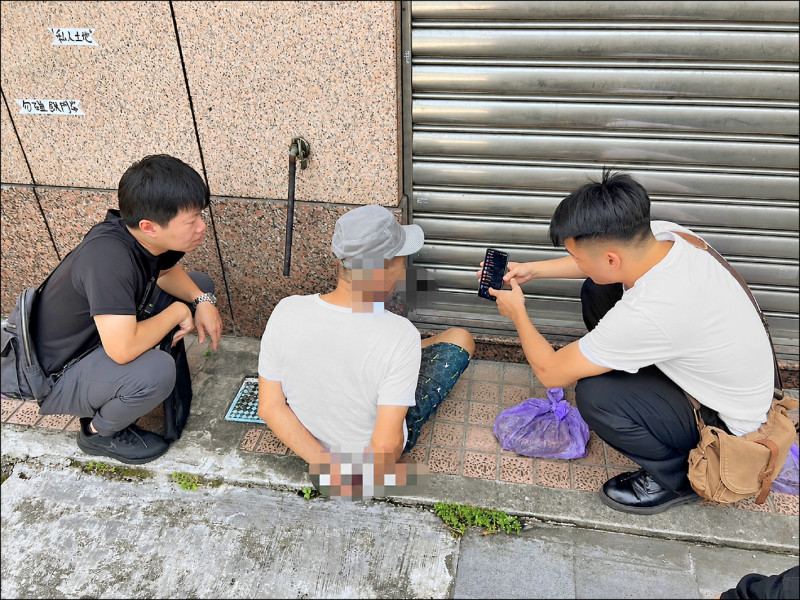 假檢警誆涉案 婦交3提款卡 遭詐554萬