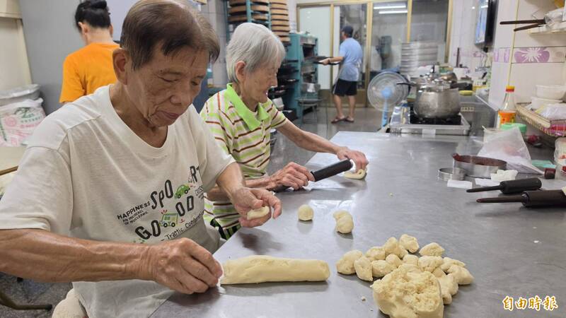 1年只賣15天!彰化「興安珍」88歲老餅師偕妻開賣