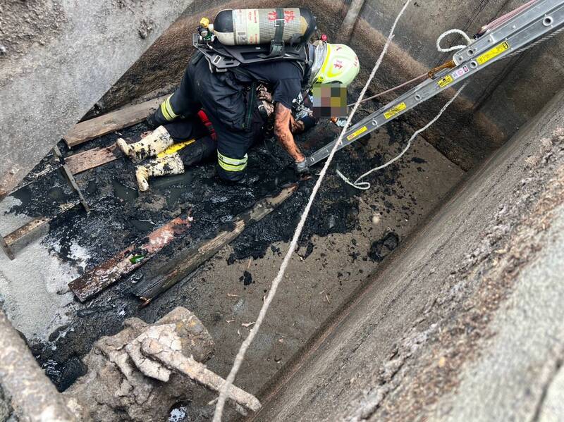 高雄路竹養豬場驚魂!76歲場主跌落化糞池送醫