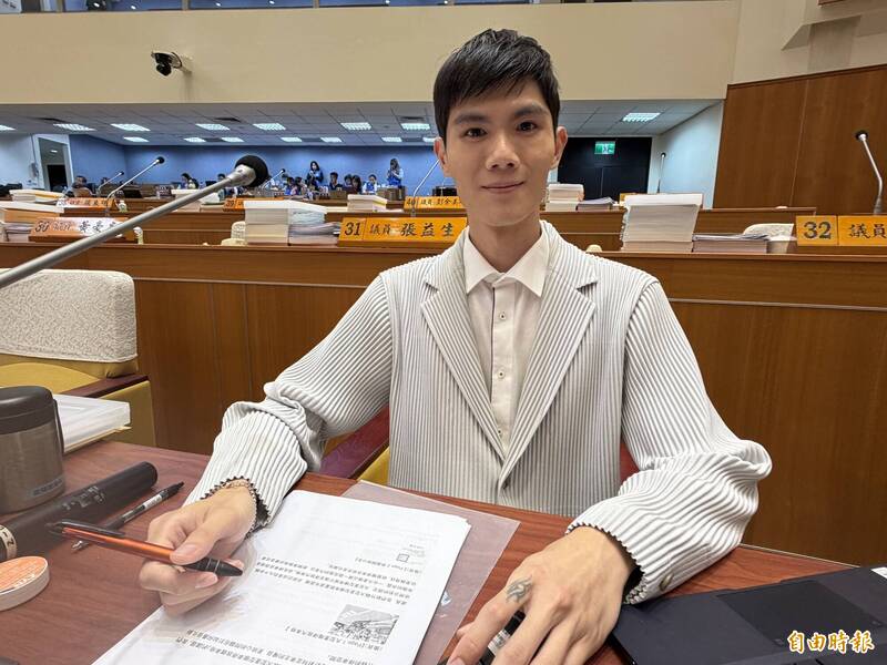 歐陽霆質疑徐欣瑩宗教法人關係 提「三問」要求公開利益迴避底線