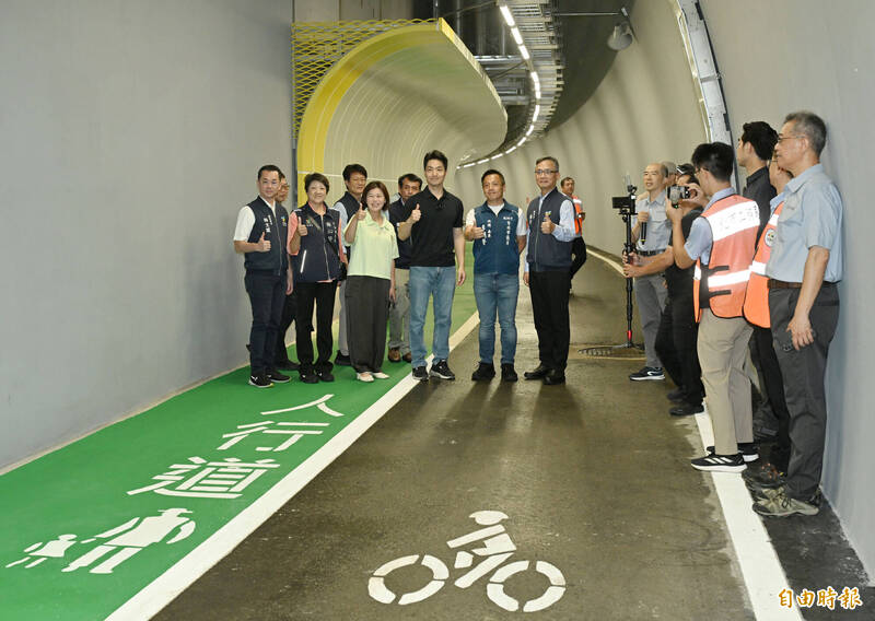沈伯洋倡9.5億自行車橋通內湖 蔣萬安:低碳通勤跟工程可行性是兩件事