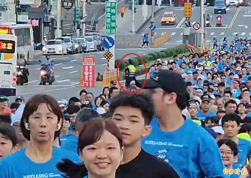 獨家》基隆市府辦半程馬拉松 警凌晨3點交管只發20元麵包果腹