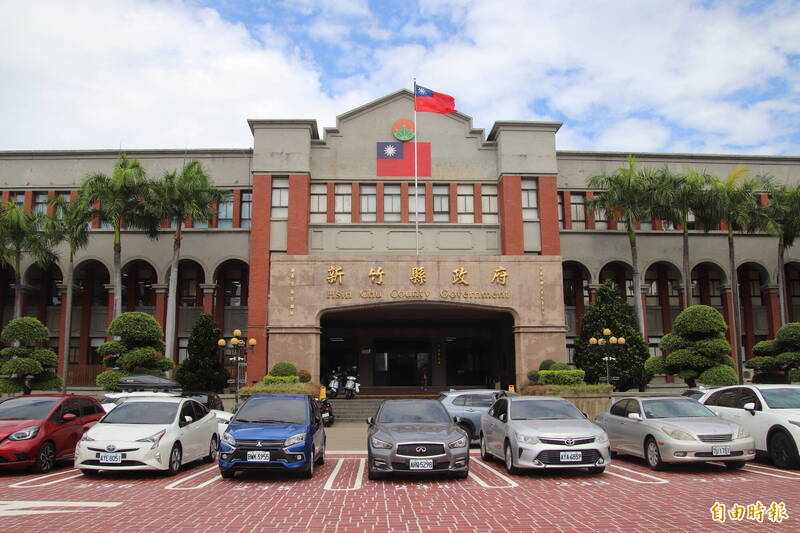 新竹縣政府今天下班前突然宣布,大新竹捷運紅藍線整合可行研究報告,將在明年底前提報中央審查。(記者黃美珠攝) 新竹縣政府今天下班前突然宣布,大新竹捷運紅藍線整合可行研究報告,將在明年底前提報中央審查。(記者黃美珠攝)