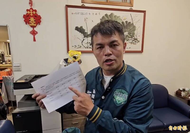 市議員施偉政也參加9K組競賽,完賽後沒拿到獎牌,還有半馬組的選手沒有拿到獎金,錯誤百出、貽笑大方。(記者盧賢秀攝) 市議員施偉政也參加9K組競賽,完賽後沒拿到獎牌,還有半馬組的選手沒有拿到獎金,錯誤百出、貽笑大方。(記者盧賢秀攝)