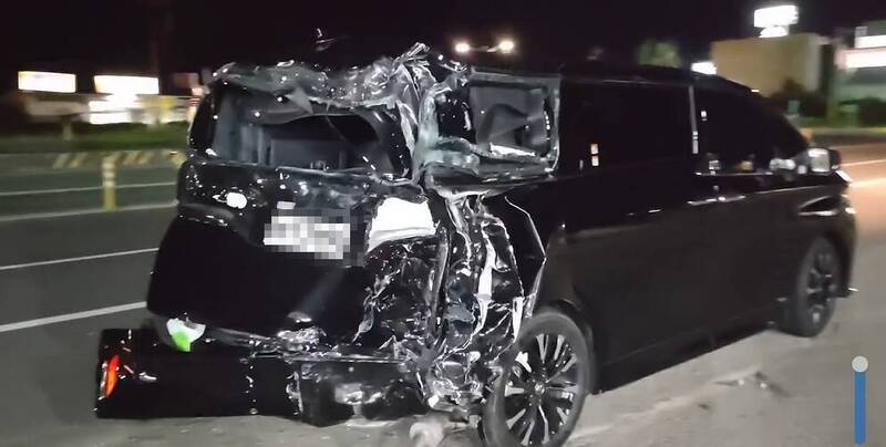 枋寮三岔路口4車連環撞5人傷 小貨車未注意前車待轉釀禍