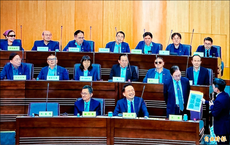 《桃園市議會市政總質詢》余信憲代黃世杰遞辯論戰帖 張善政拒收