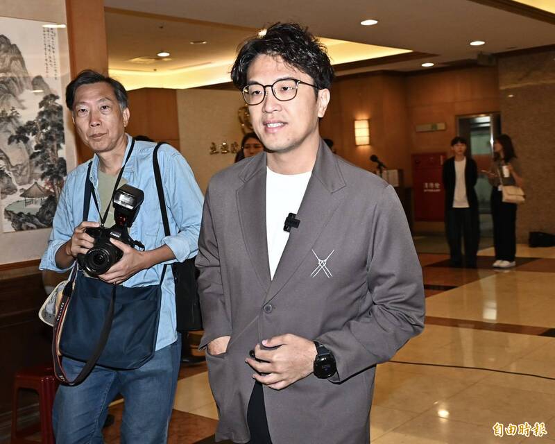 民調逐步追近蔣萬安 沈伯洋坦言越來越難:知名度不代表會變支持度