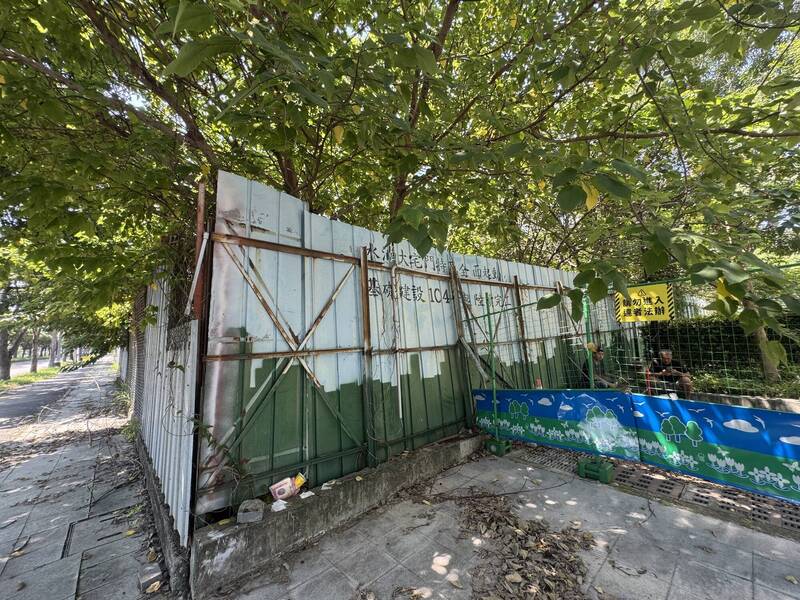 超諷刺! 盧秀燕將卸任「台中101」消失 前身胡志強規劃宣傳鐵皮8年未拆