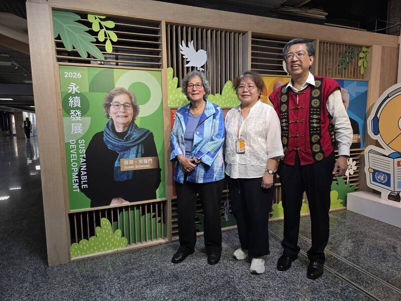 拯救臭氧層的女人參訪科工館!唐獎得主蘇珊索羅門啟動「扎根教案」