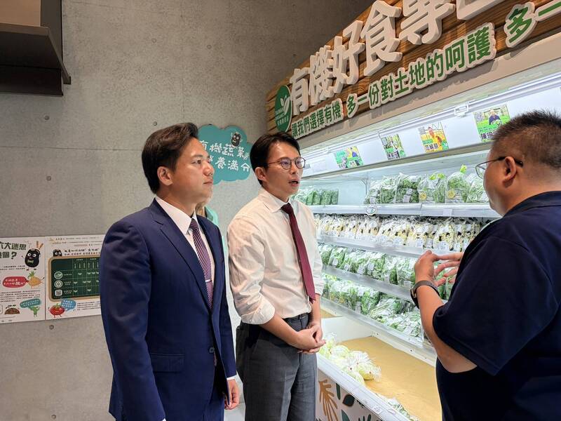 黃國昌陪同走訪竹北市農會 邱臣遠提農業合作願景